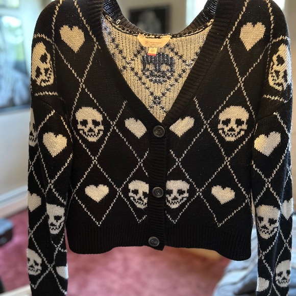 Skull & Heart Cardigan - Picture 1 of 4
